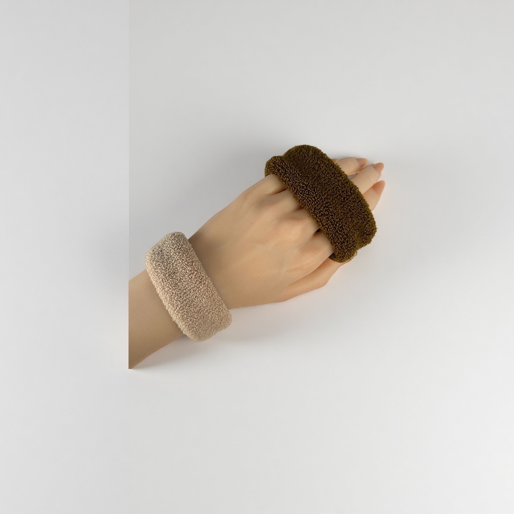 Factory direct sales of thickened, widened and thickened hair bands, knitted woolen leather covers that do not damage hair, and seamless leather bands wholesale Application Scenario