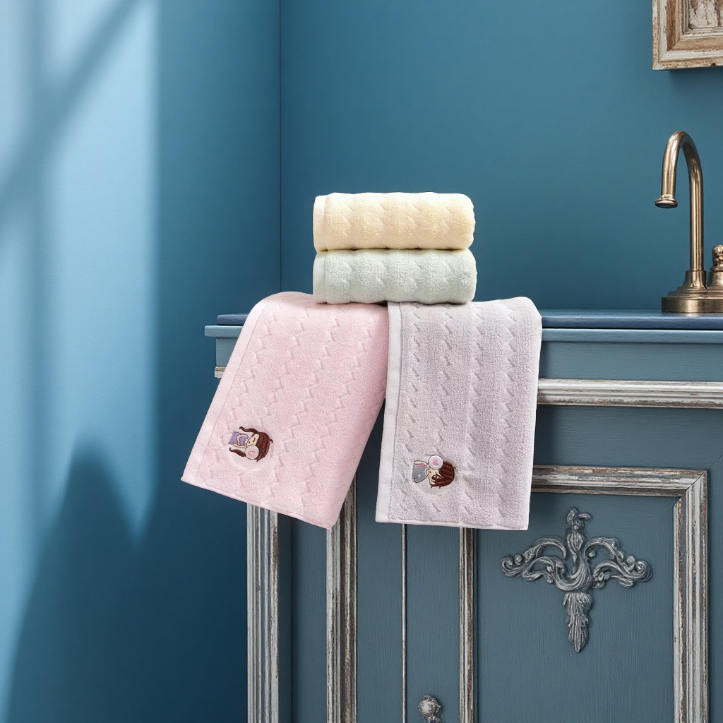 Thickened absorbent towel with large capacity, quick-drying and soft for home use in bathrooms and kitchens Application Scenario