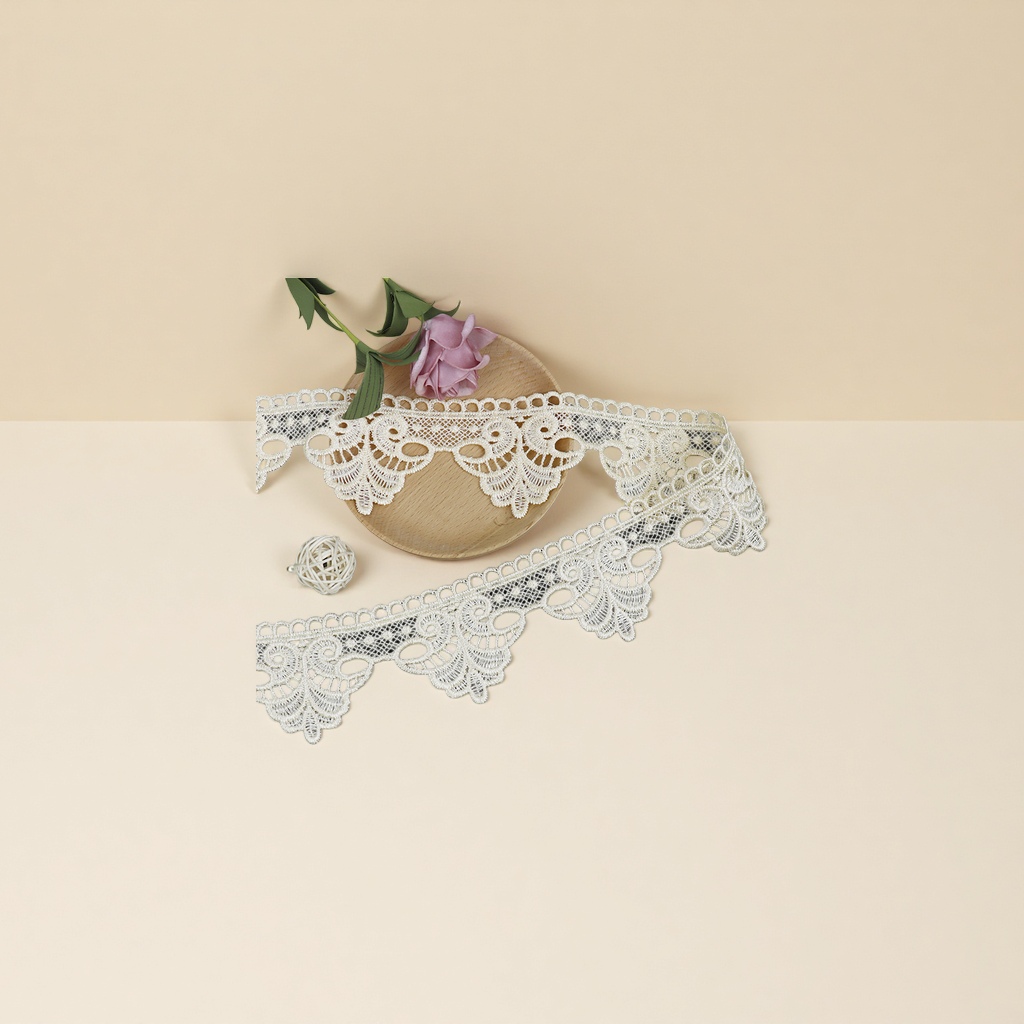Cotton thread lace, lace clothing accessories, hollowed-out white cotton thread pillowcases and duvet covers, cotton ribbons, lace accessories details Picture