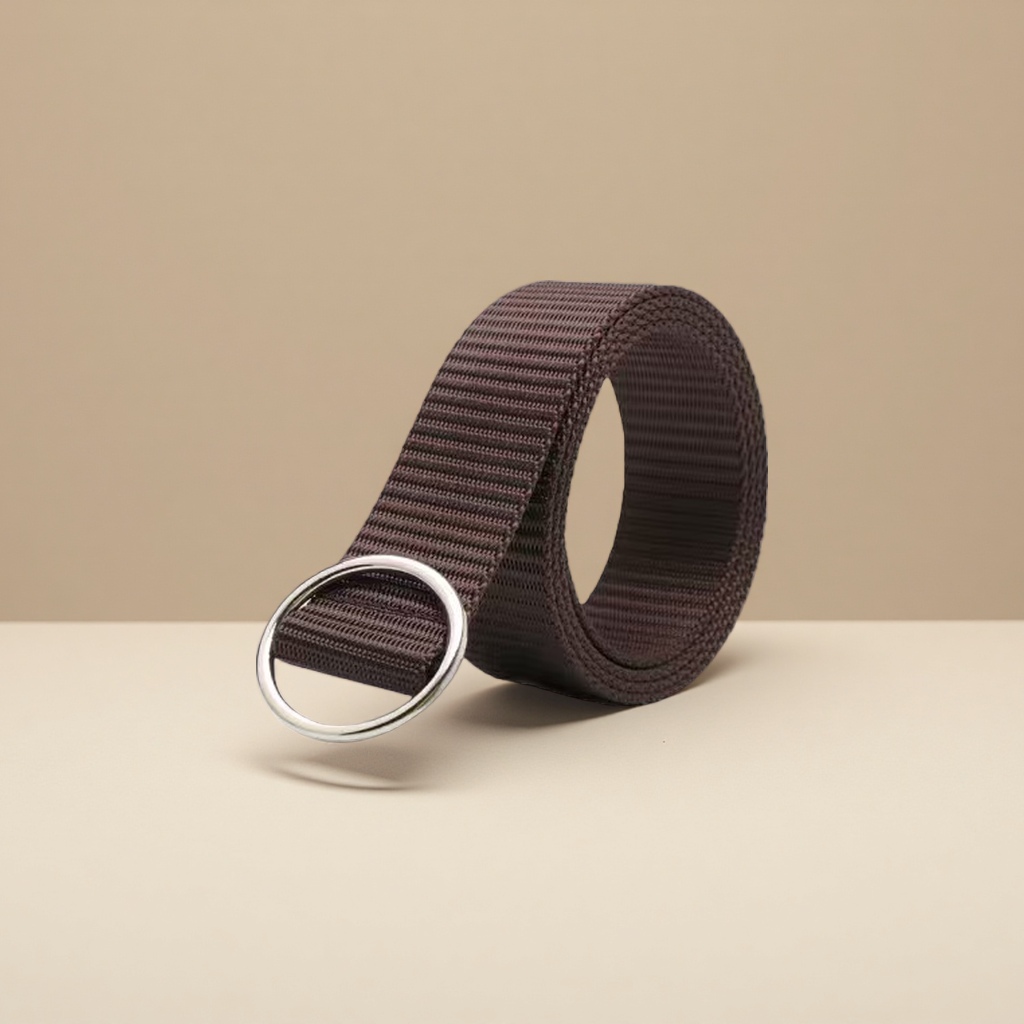 The fashionable leather belt is casual, business-like, simple and versatile, suitable for both men and women