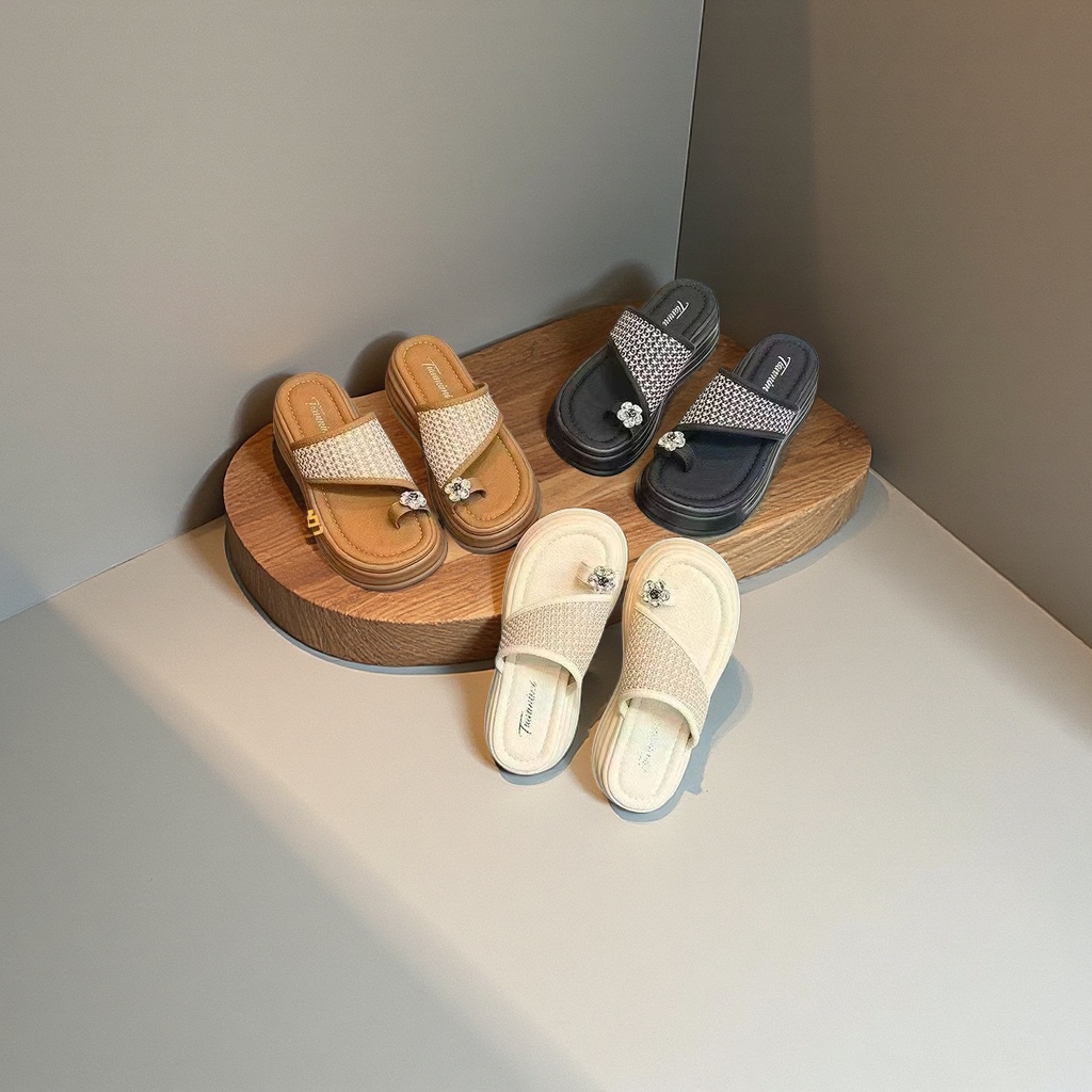 Fashionable and versatile European and American bestsellers of flip-flops