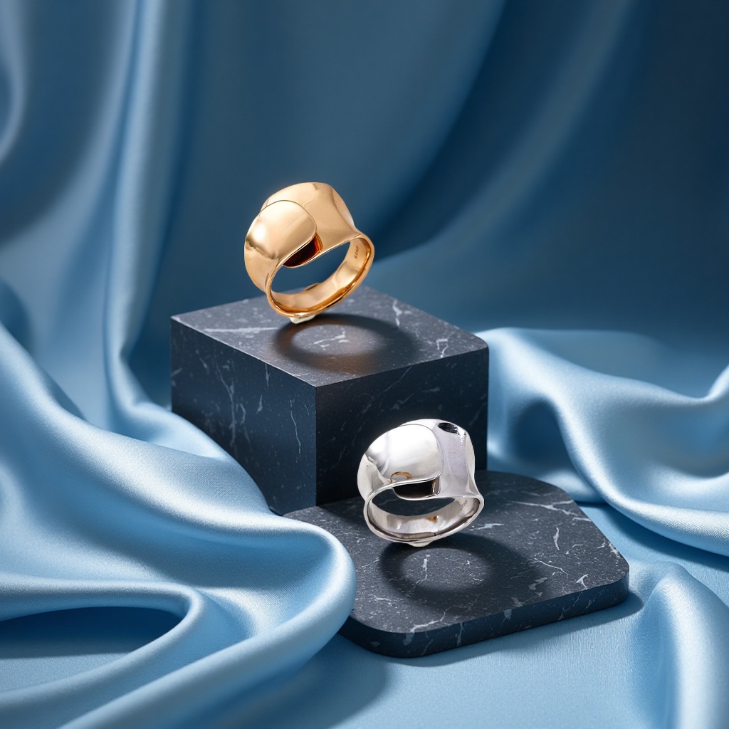 A pure silver ring is a fashionable and simple design for women's daily wear