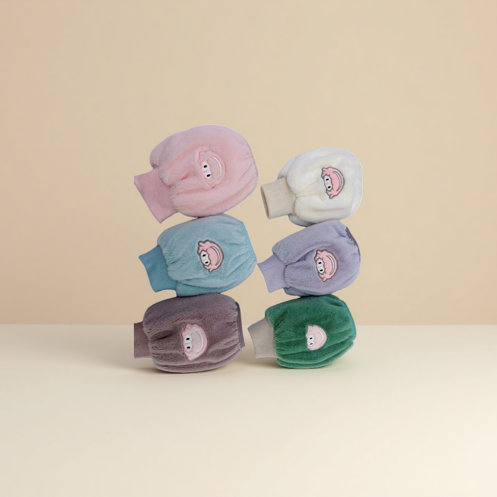 Thickened and warm children's armbands, winter children's warm armbands Application Scenario