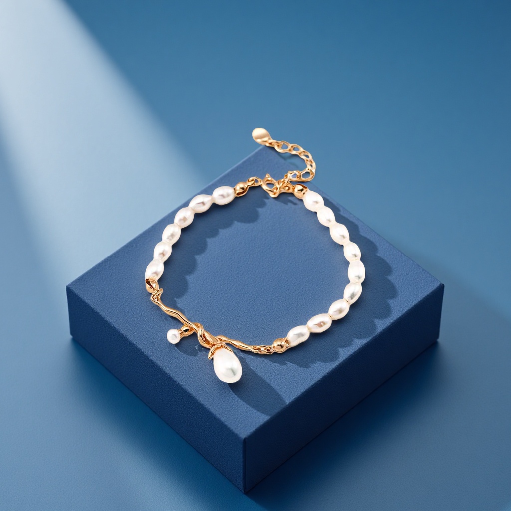 This evening's 925 sterling silver white pearl bracelet is a fashionable pearl accessory with a simple and elegant design sense. 170244587 details Picture