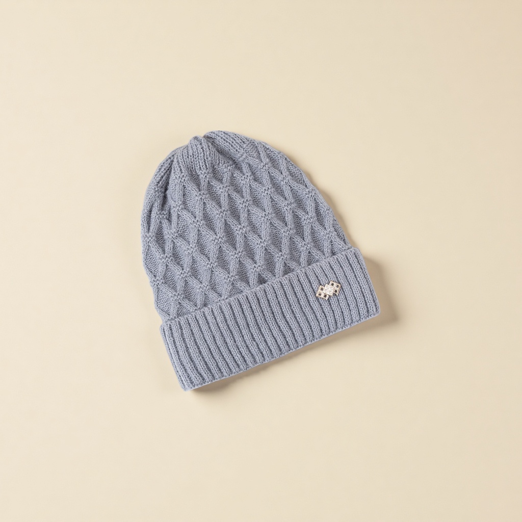 A fleece knitted cap for middle-aged and elderly people to keep warm in autumn and winter, a women's pullover cap and a fleece winter cap Application Scenario