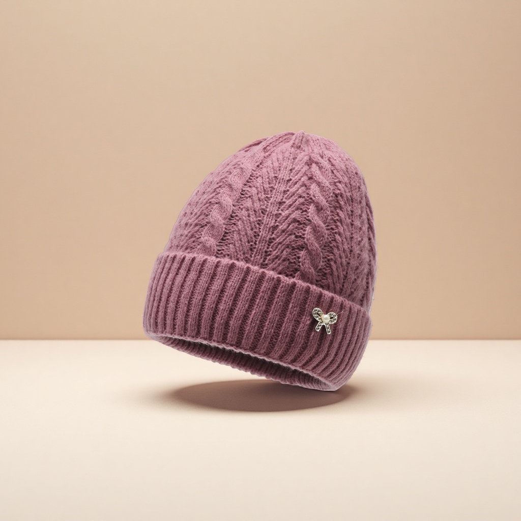 Thickened knitted warm winter cotton hats for middle-aged and elderly people, versatile hats for moms and grandmothers Application Scenario