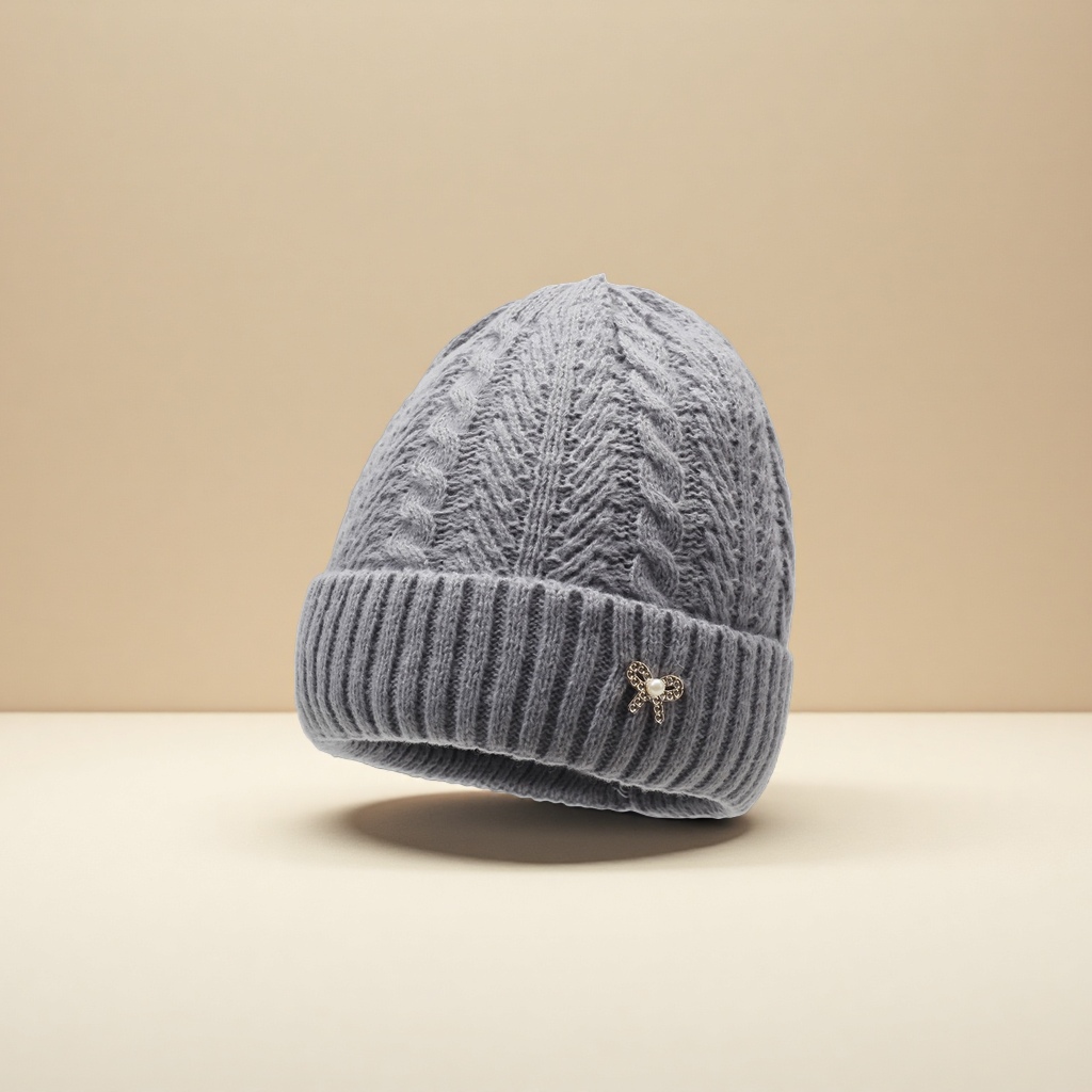 Mom's new solid jacquard and fleece cold-proof outdoor knitted cap for autumn and winter, a warm hat for old ladies and women Application Scenario