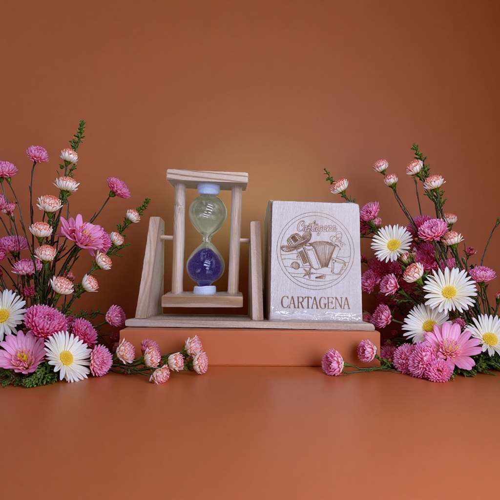 Solid wood hourglass pen holder, simple office desk storage, stationery box, creative desktop decoration 125808261 Application Scenario