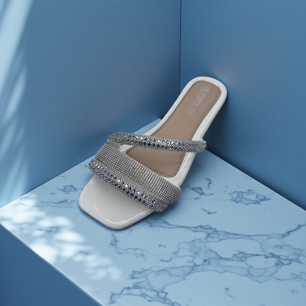 Women's summer fashion versatile flip-flops, white full diamond cool flip-flops Application Scenario