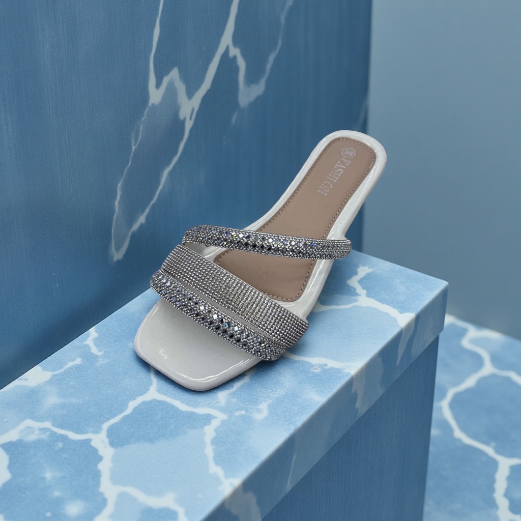Women's summer fashion versatile flip-flops, white full diamond cool flip-flops Specification image