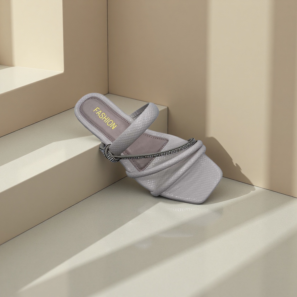 Women's summer fashion versatile flip-flops with white straps Application Scenario
