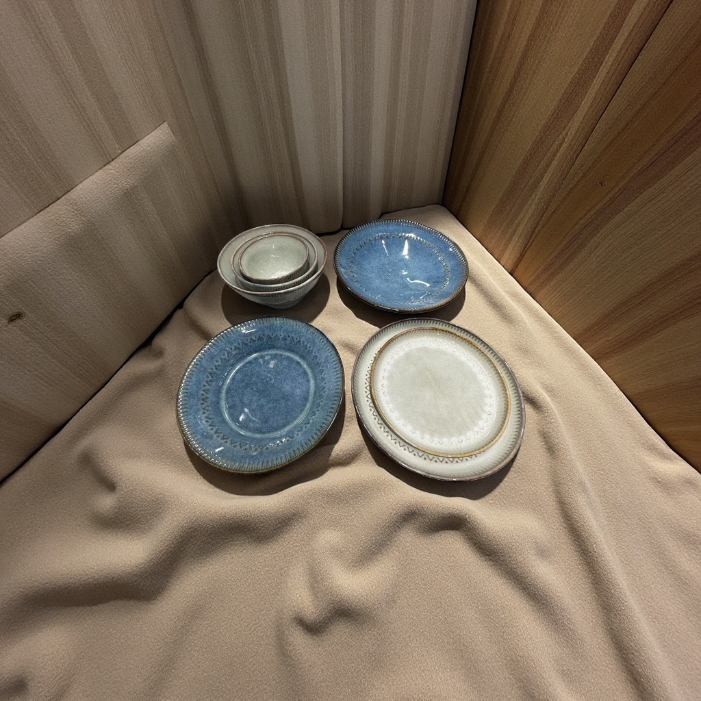 2026 New four-color embossed glazed ceramic tableware set, disassembled pieces, oval plates, bowls and mugs for Western restaurants and hotels
