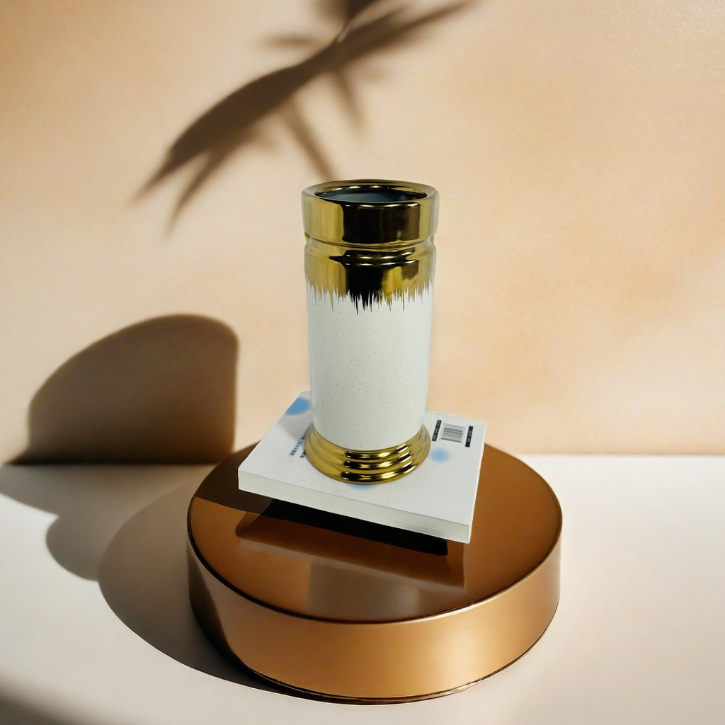 2026 New style ceramic vase, a simple Nordic-style home decoration item. It is a storage flower vase for the living room and bedroom