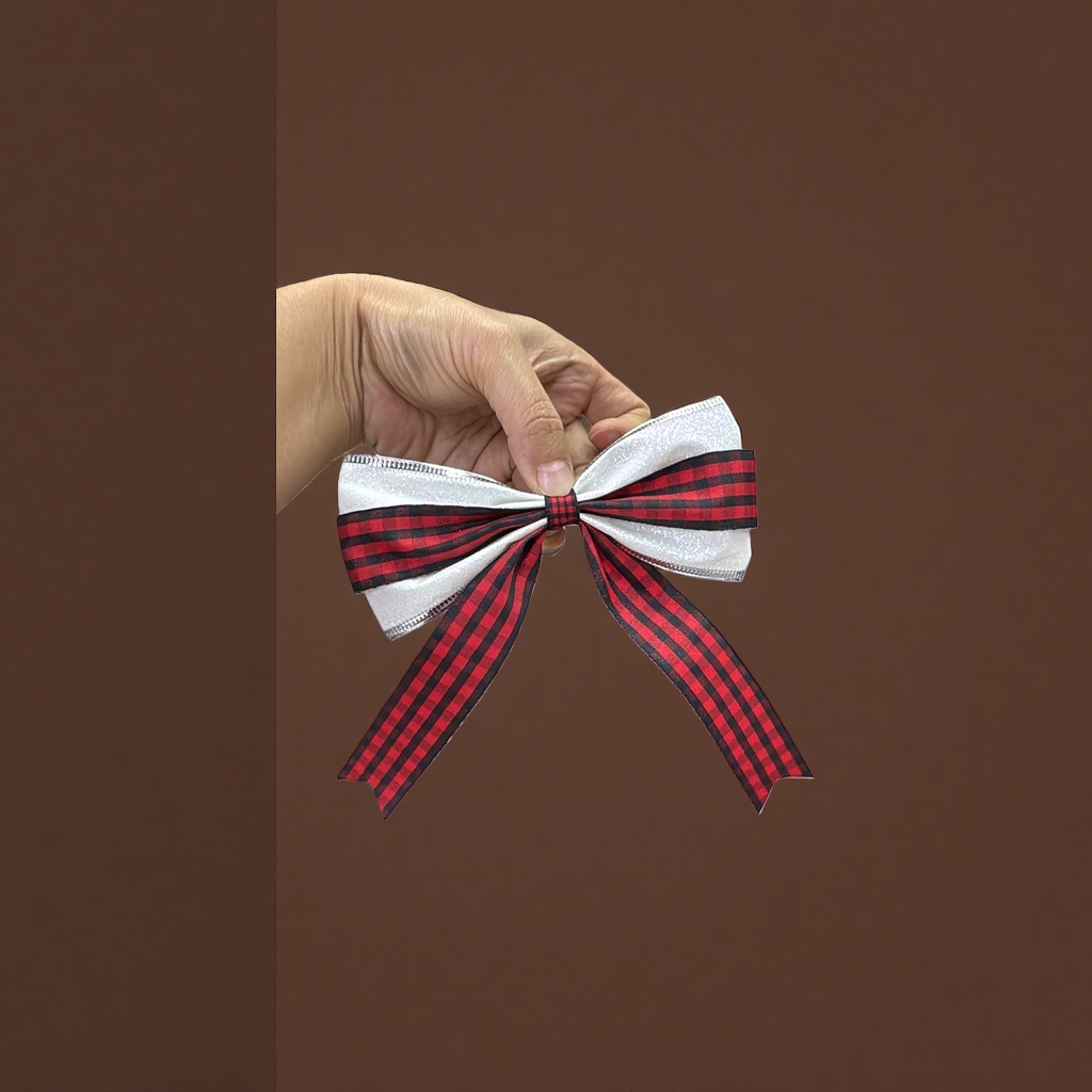 A cute bow hair band for a young girl, a pink hair accessory to tie her hair, and a fresh and innocent girl's hair tie details Picture