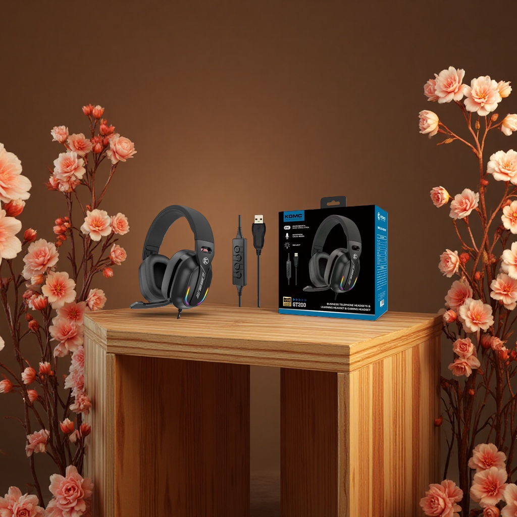 Razer Phantom Tomahawk over-ear gaming headphones with noise-cancelling and high-fidelity audio effects, specifically designed for e-sports Application Scenario