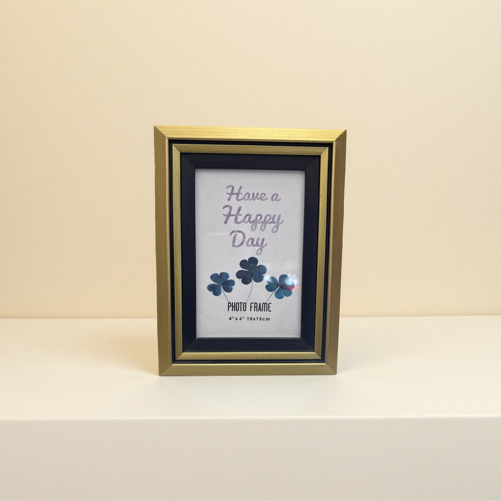 Imitation metal photo frame home decoration handicrafts, simple style living room and bedroom ornaments Application Scenario