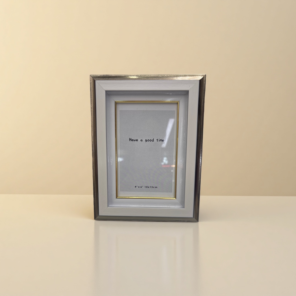 Home decoration handicrafts, photo frames, living room decoration ornaments, simple style artistic ornaments details Picture