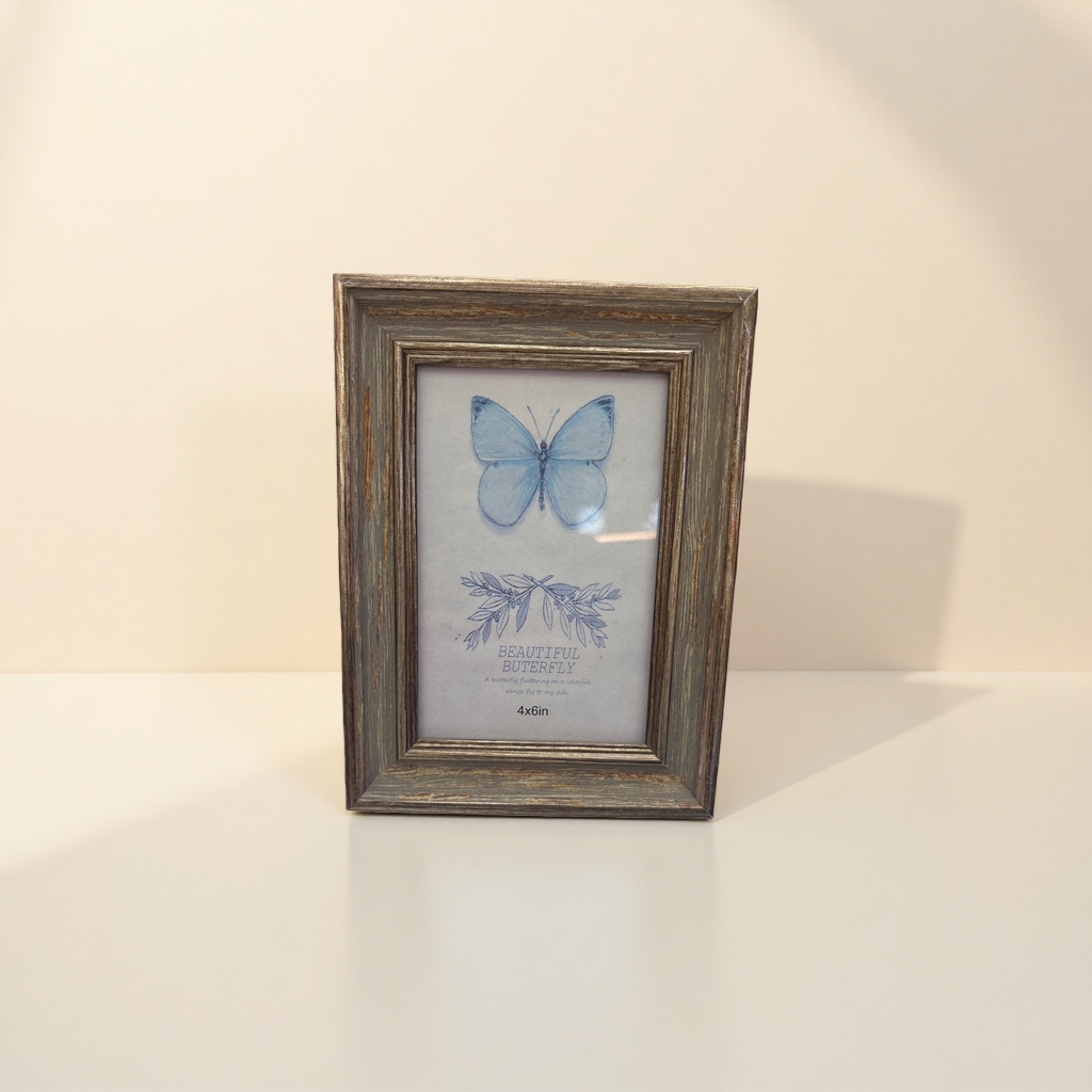 Antique and retro home decoration handicrafts, living room ornaments, photo frames details Picture