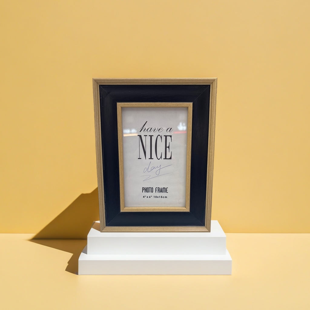 Wood-like decorative photo frames for the living room, simple style home decoration picture frames, and home wall decoration Application Scenario