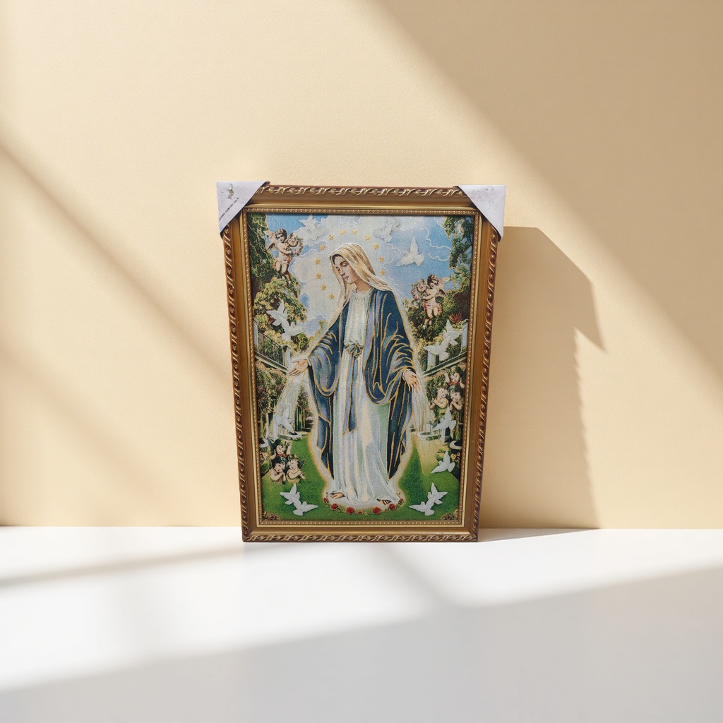 Religious decorative paintings, embroidery techniques, gold thread cloth paintings, handcrafted exquisite picture frames details Picture