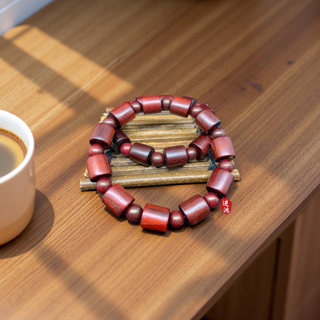 Blood sandalwood bucket bead bracelet, a natural wooden bracelet, is a slimming and health-preserving accessory for both men and women details Picture