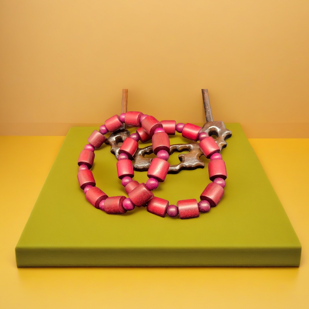 Violet wood bracelets and necklaces are women's accessories for self-cultivation and refinement details Picture