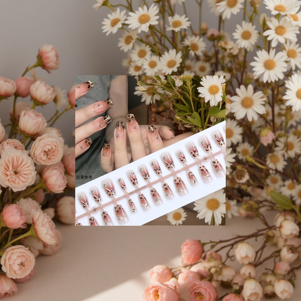 Wearable nail art patches, removable nail art pieces, nail art tool set, home nail art materials 210815919 Application Scenario