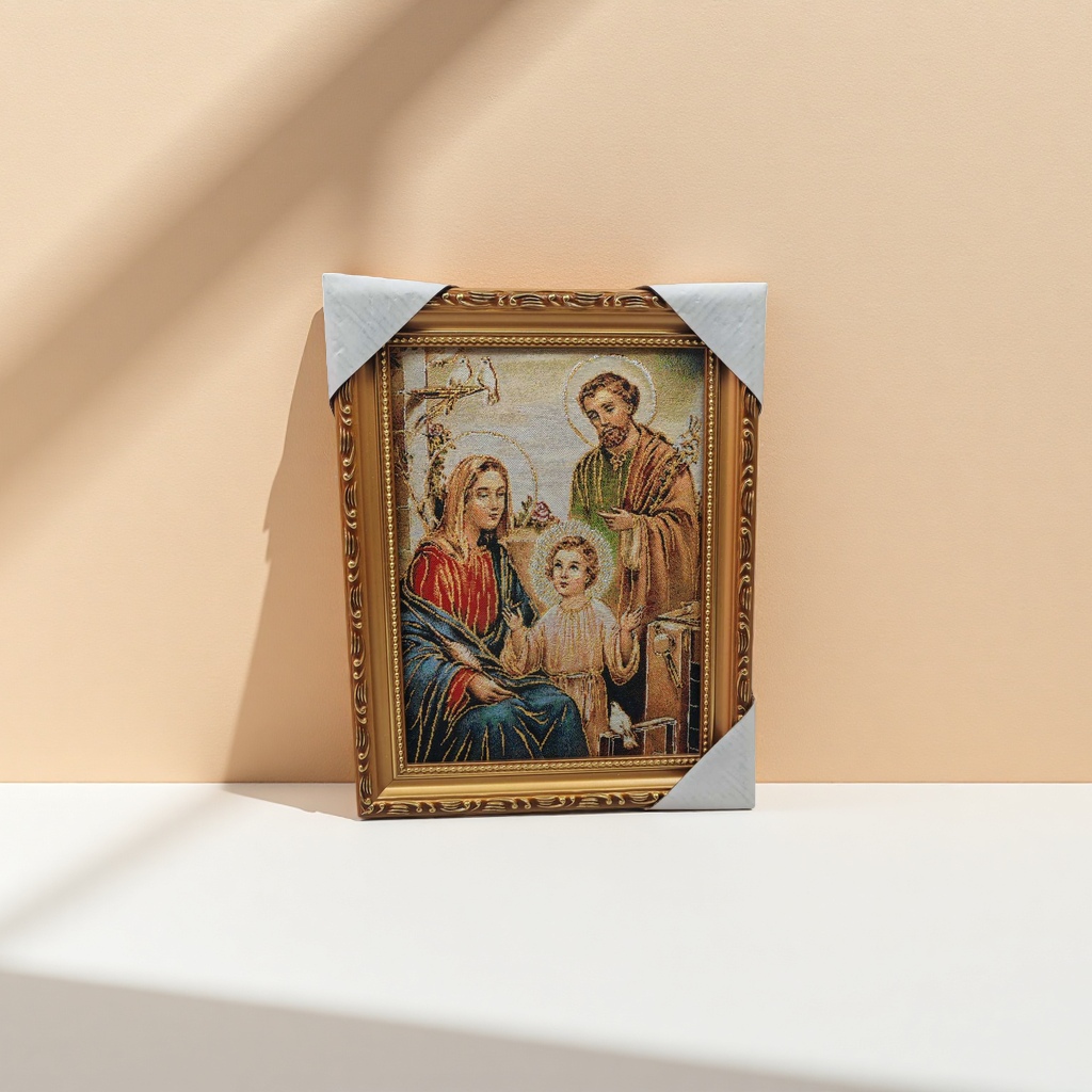 The family of the Holy Son Religious Decorative painting Gold thread cloth painting embroidery craft gold thread cloth painting embroidery Specification image
