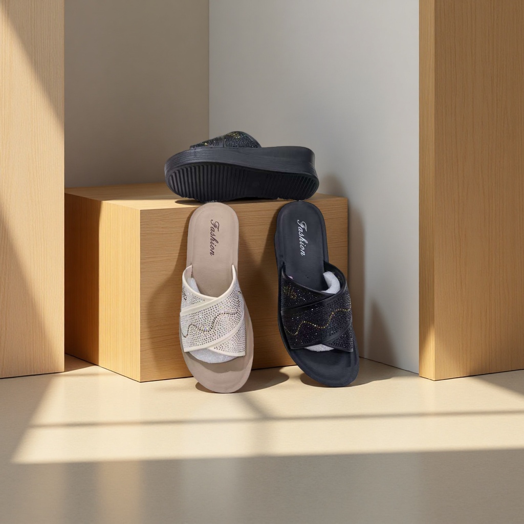 Women's leather home slippers, anti-slip, comfortable for home use, breathable with diamonds Application Scenario