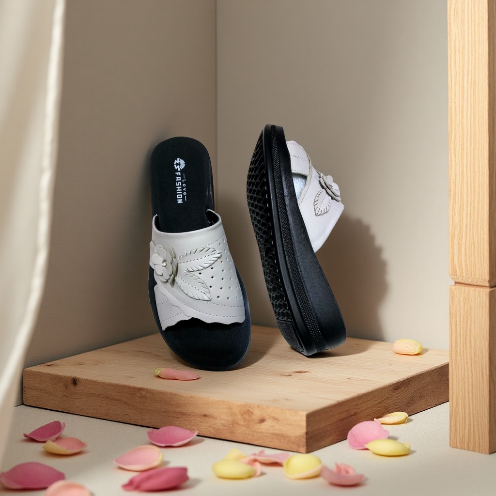 Women's leather home slippers are anti-slip, comfortable and breathable with white leaves details Picture