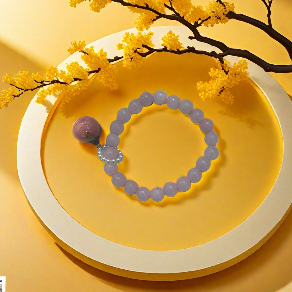 Natural crystal bracelet is an exquisite, simple and fashionable accessory. It's a gift for your girlfriend and best friend Application Scenario
