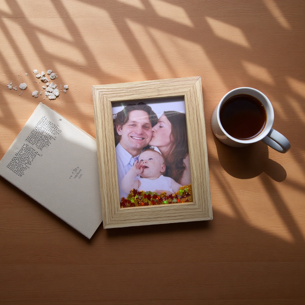 This simple and modern decorative picture frame is suitable for hanging paintings in the living room and bedroom details Picture