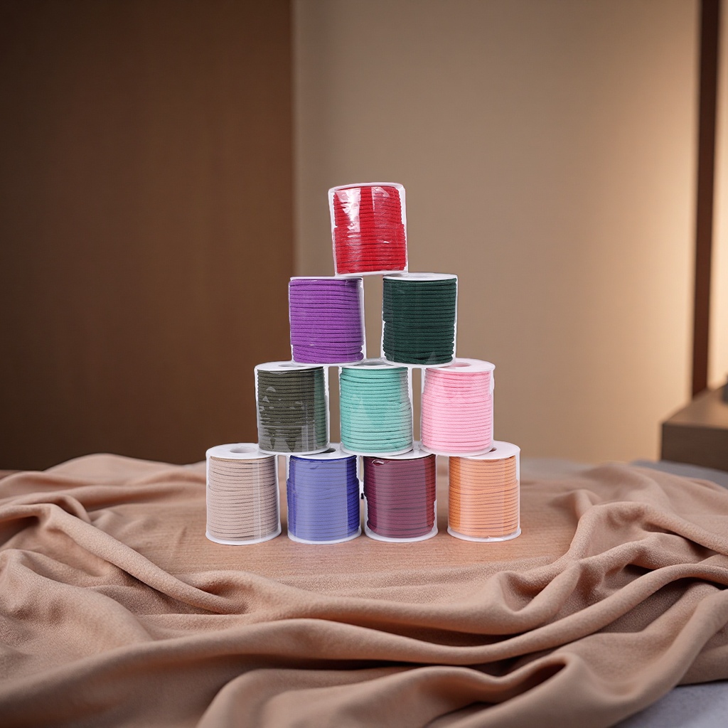 The needles and threads are placed on the wooden display stand, surrounded by silk. The film-level lighting highlights the texture. The Morandi color scheme creates a warm atmosphere, and the high-definition picture quality showcases the delicacy. Specification image
