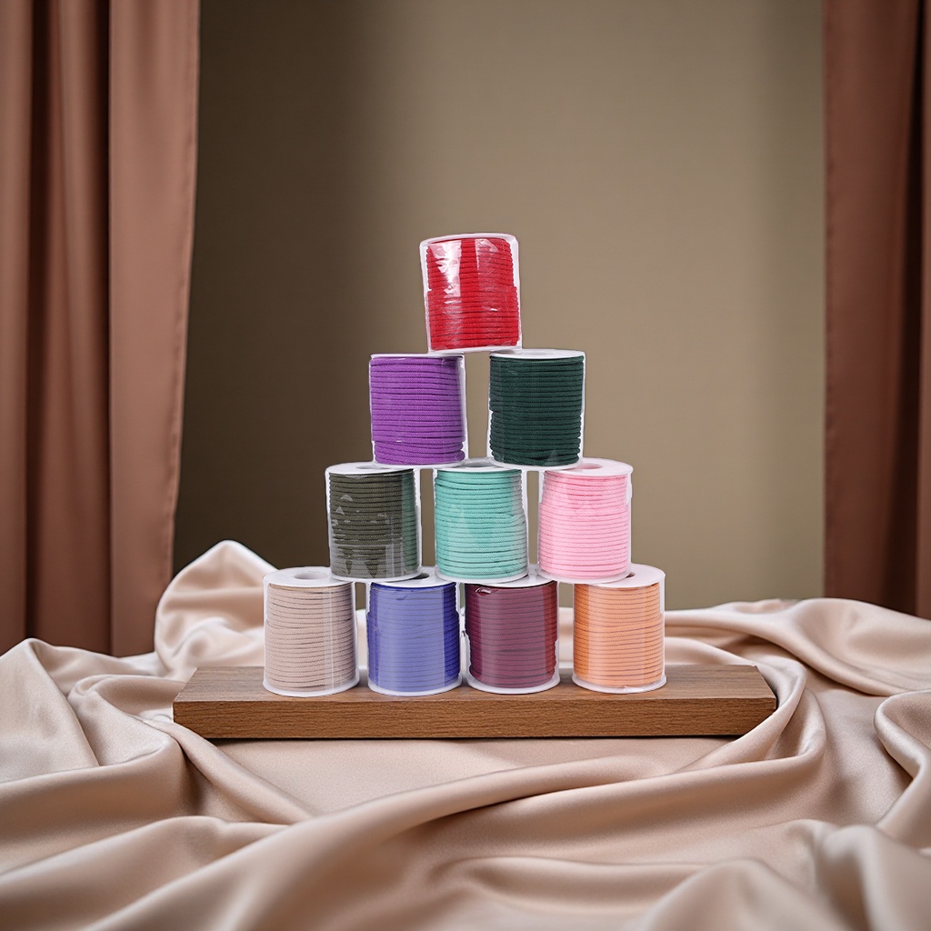 The needles and threads are placed on the wooden display stand, surrounded by silk. The film-level lighting highlights the texture. The Morandi color scheme creates a warm atmosphere, and the high-definition picture quality showcases the delicacy.