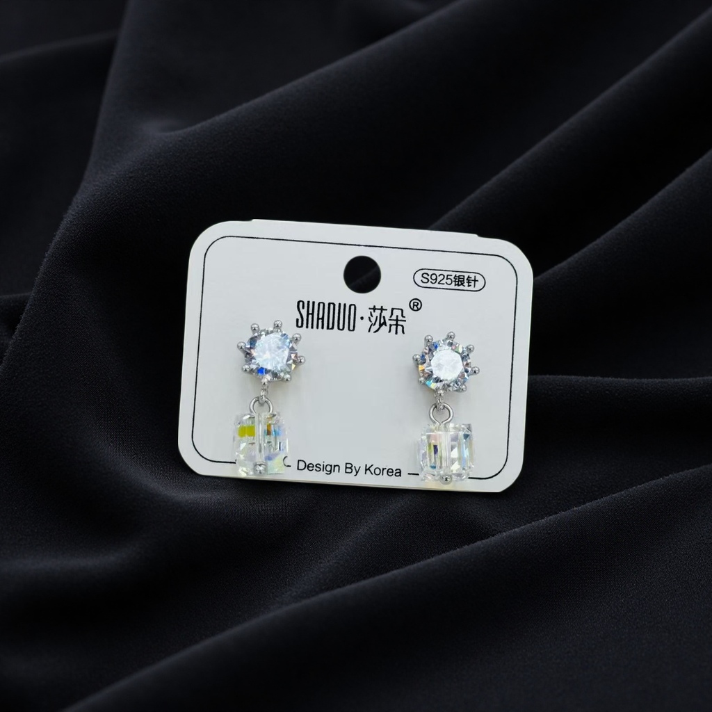 S925 Silver Needle Crystal Earrings for women, Korean style square sugar stud earrings, light luxury and high-end feel, pure silver earrings, fashionable and elegant details Picture