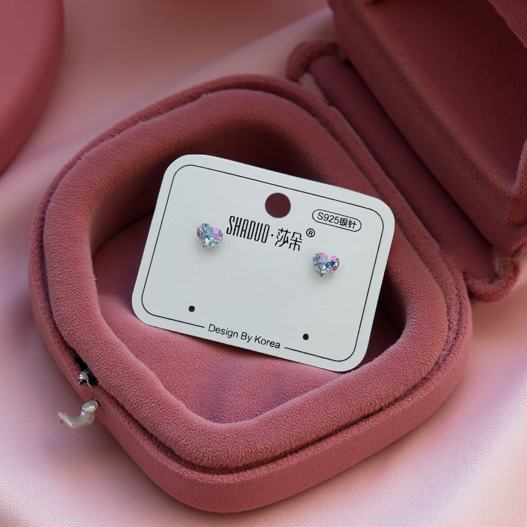 S925 Silver Needle heart-shaped crystal women's ear studs, simple and niche design, high-end feel, Korean-style versatile summer earrings Application Scenario