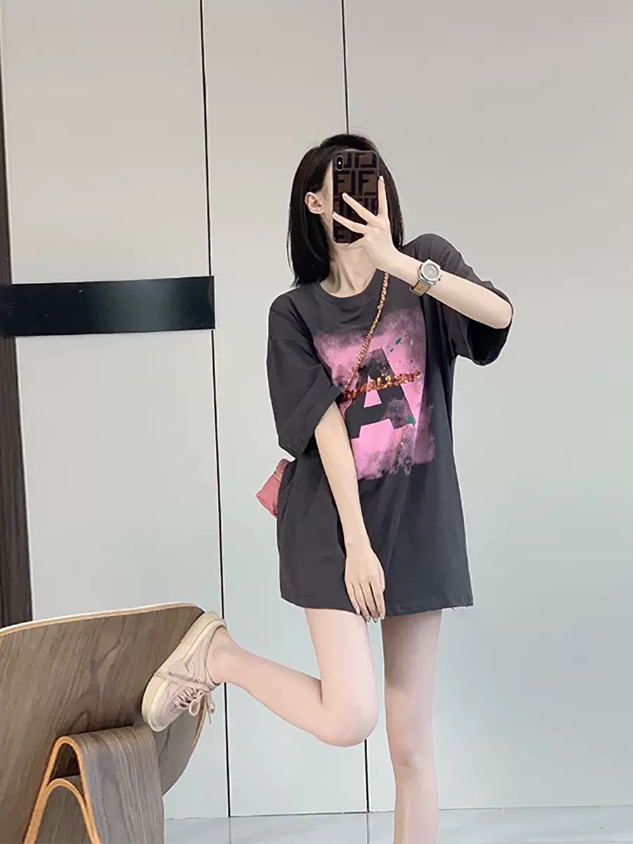 灰色短袖t恤女夏2025新款爆款中长款下衣失踪欧货大版盖屁股上衣
