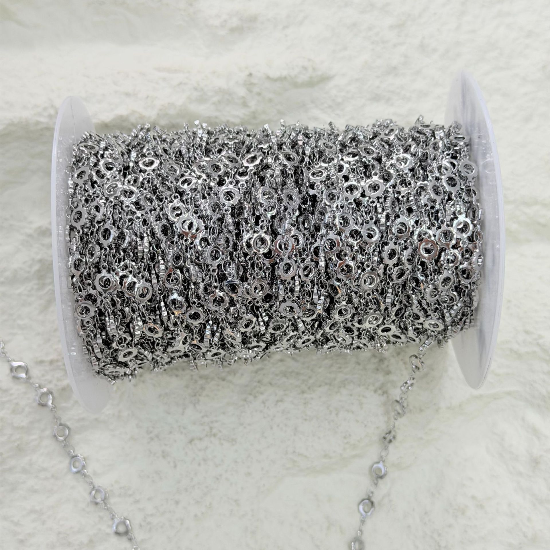Stainless steel color gear chain DIY jewelry accessories, handcrafted necklaces and bracelets, semi-finished raw materials, chain accessories Application Scenario