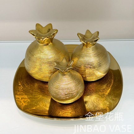 Pomegranate-shaped ceramic craft small decorative item, gold and silver combination set, living room wine cabinet, TV cabinet decoration, gold foil flower