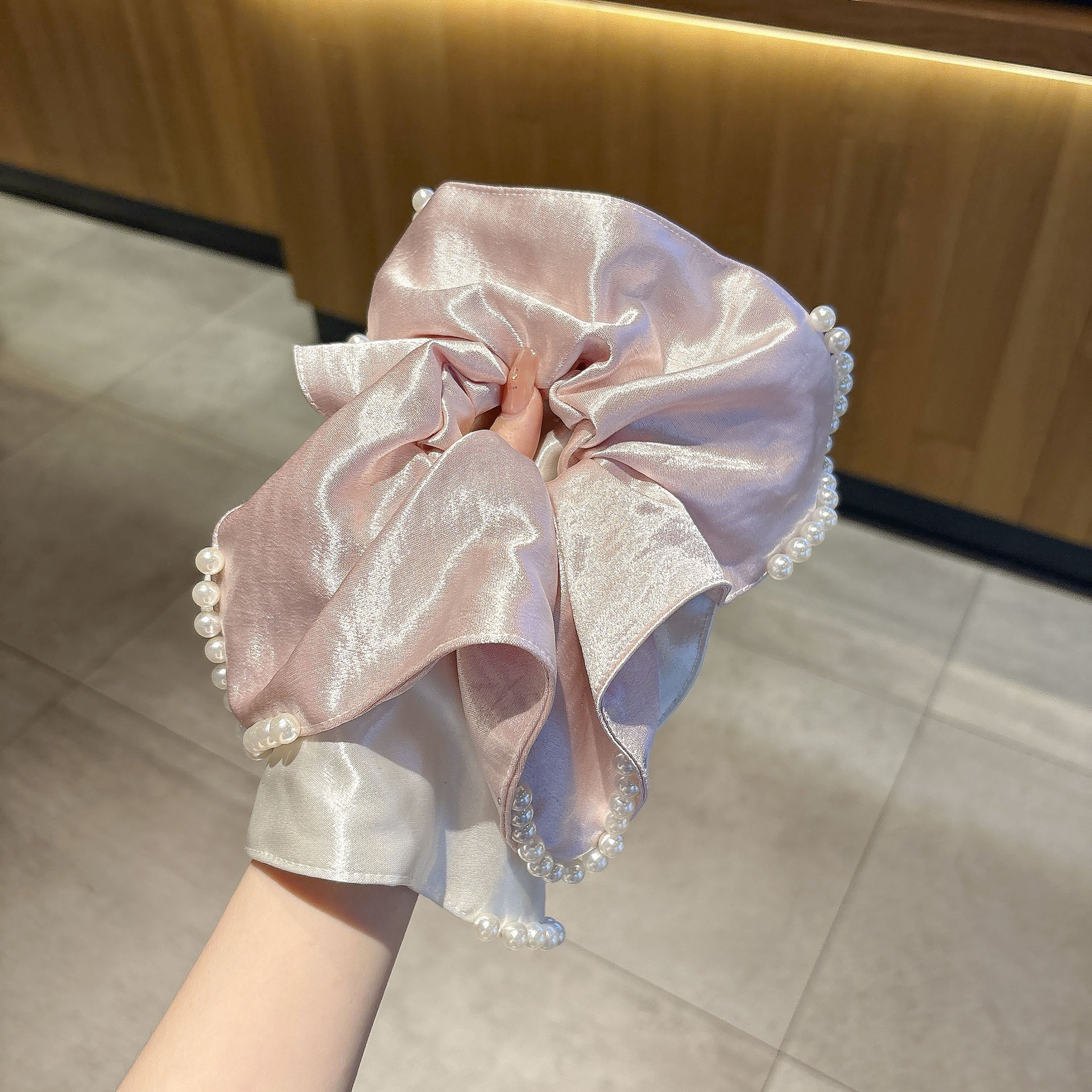 Luxurious pearl satin square scarf large hair band women's headwear 2025 new style high-end square hair band large intestine hair accessory Application Scenario