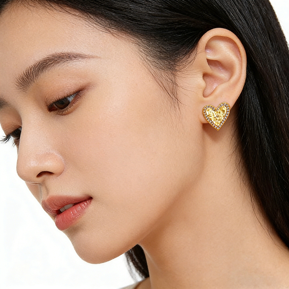 Hyacinth luz lujo commuter corazón con circonitas hielo triturado amor aretes mujer moda simple tendencia orejas hueso accesorios Specification image