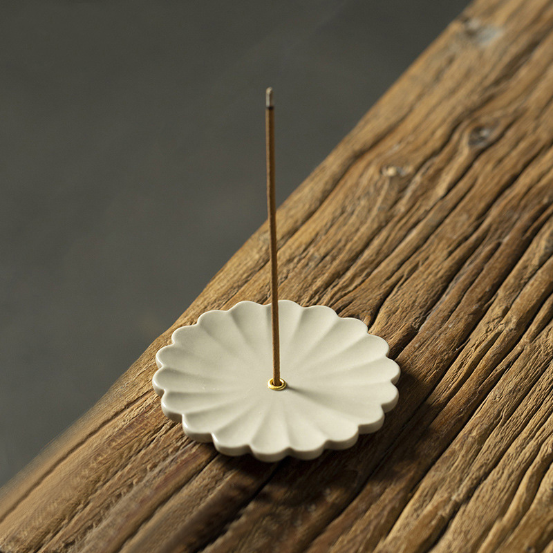 Wood ash ceramic autumn chrysanthemum incense burner, household incense holder, incense burner, summer lotus tea cup base, incense stick, incense stand, handicrafts and gifts details Picture