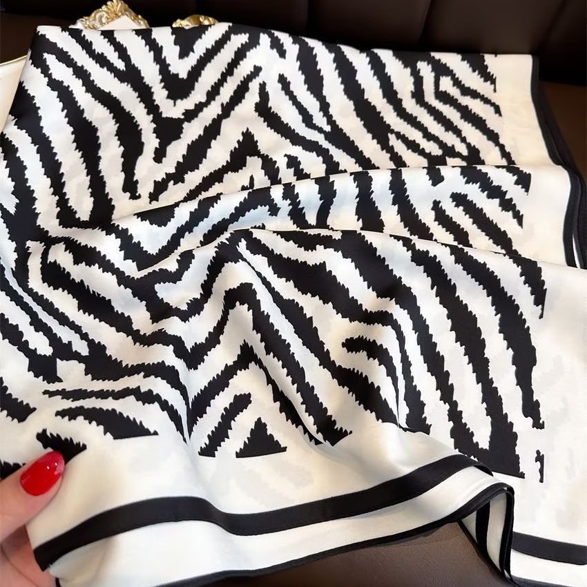 New Korean-style versatile silk scarf, women's spring and autumn retro scarf, fashionable neck protection scarf, binding bag, clothing accessories Specification image
