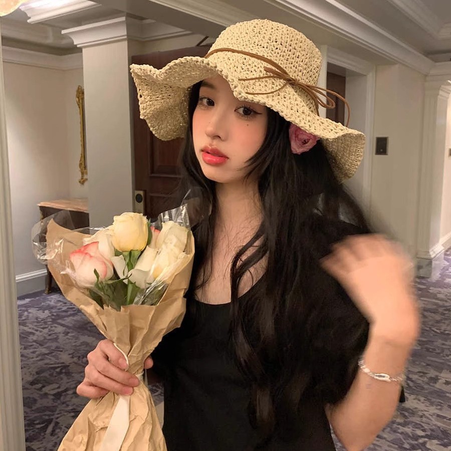 Sanya seaside vacation, straw-woven folding wide-brimmed straw hats, women's summer sun protection and shade beach hats, clothing and accessories details Picture