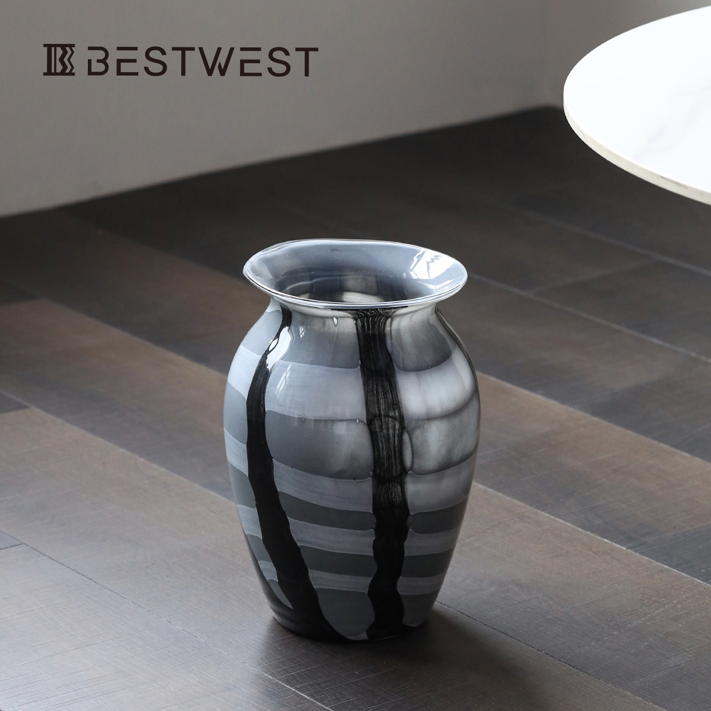 Striped high-end glass vase, ancient-style living room decoration, entrance dining table, simple artistic flower arrangement vessel Application Scenario