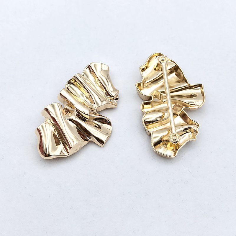 Factory direct sales of zinc alloy silk scarf buttons for women's irregular-shaped clothing accessories and swimsuits, chest buttons Specification image