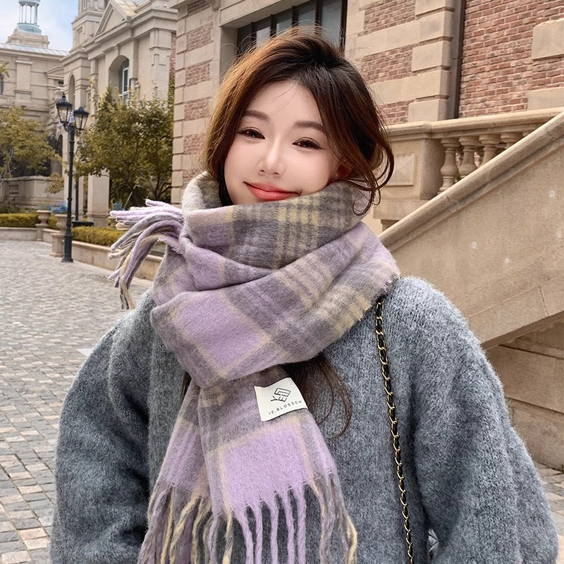 A Korean-style atmosphere, thickened plush, warm, mint green women's shawl for autumn and winter, a 2025 new style clothing and accessory scarf for girls Specification image