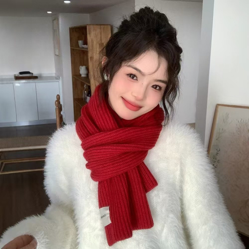 2025 New Korean-style InS-style knitted scarves, thickened woolen shawls for male and female students and couples, fashionable and warm scarf clothing accessories details Picture