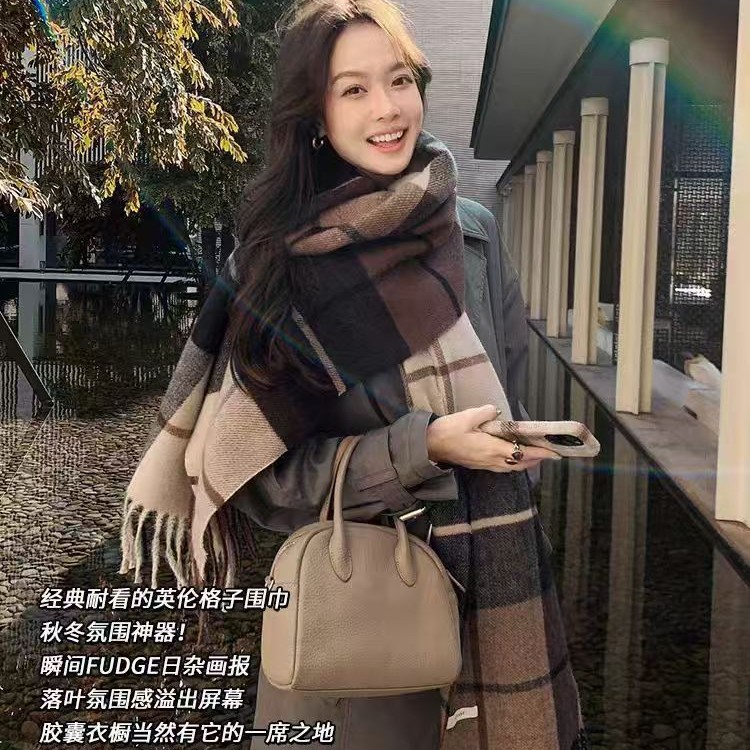 High-end cashmere scarf, retro checkered Korean style, versatile for women in autumn and winter, 2025 new winter warm scarf clothing accessory