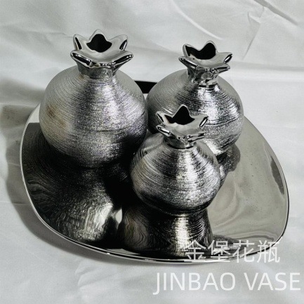Pomegranate-shaped ceramic craft small decorative item, gold and silver combination set, living room wine cabinet, TV cabinet decoration, gold foil flower details Picture